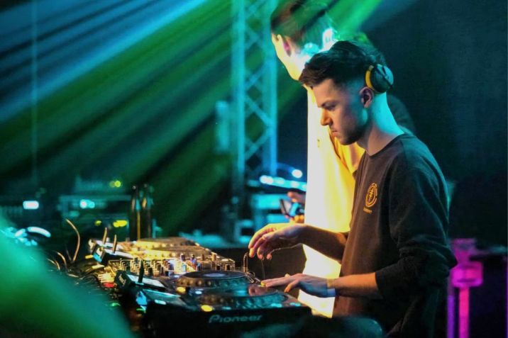 DJ%20Eazy%20D